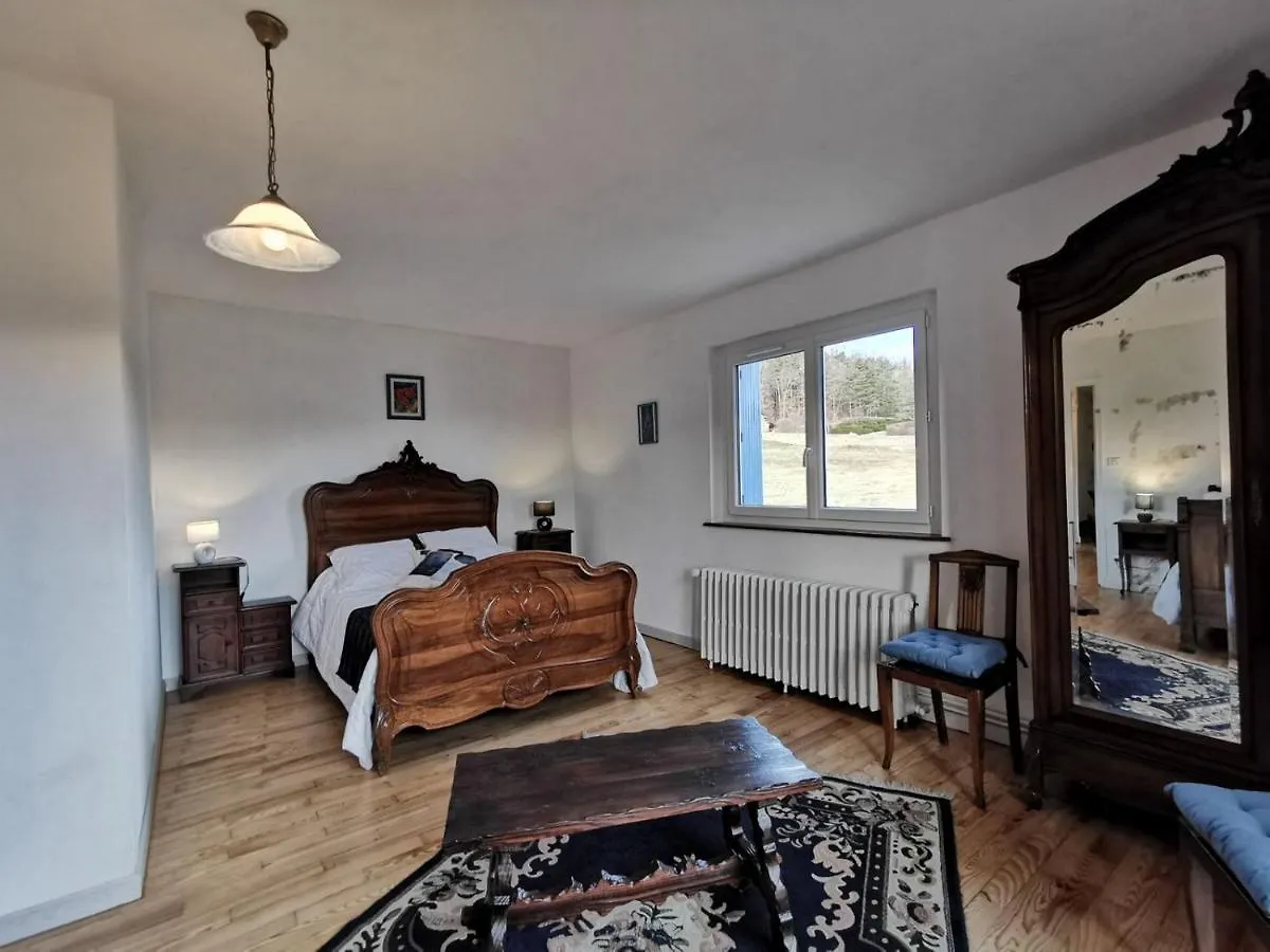 Villa Chez Gustou à Domeyrat 0*,  France