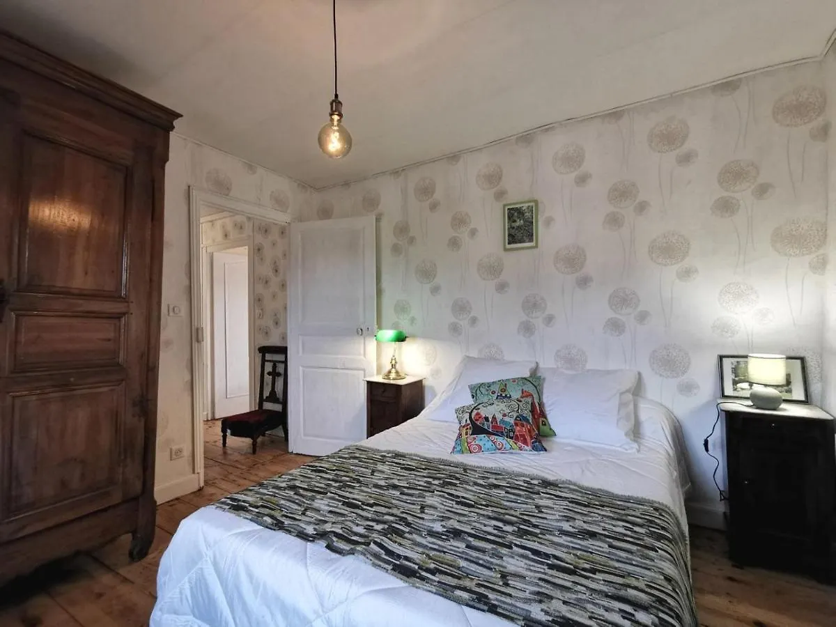 Villa Chez Gustou à Domeyrat 0*,  France